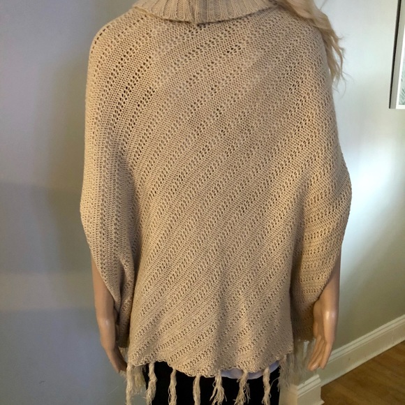 Turtleneck poncho - Picture 3 of 4
